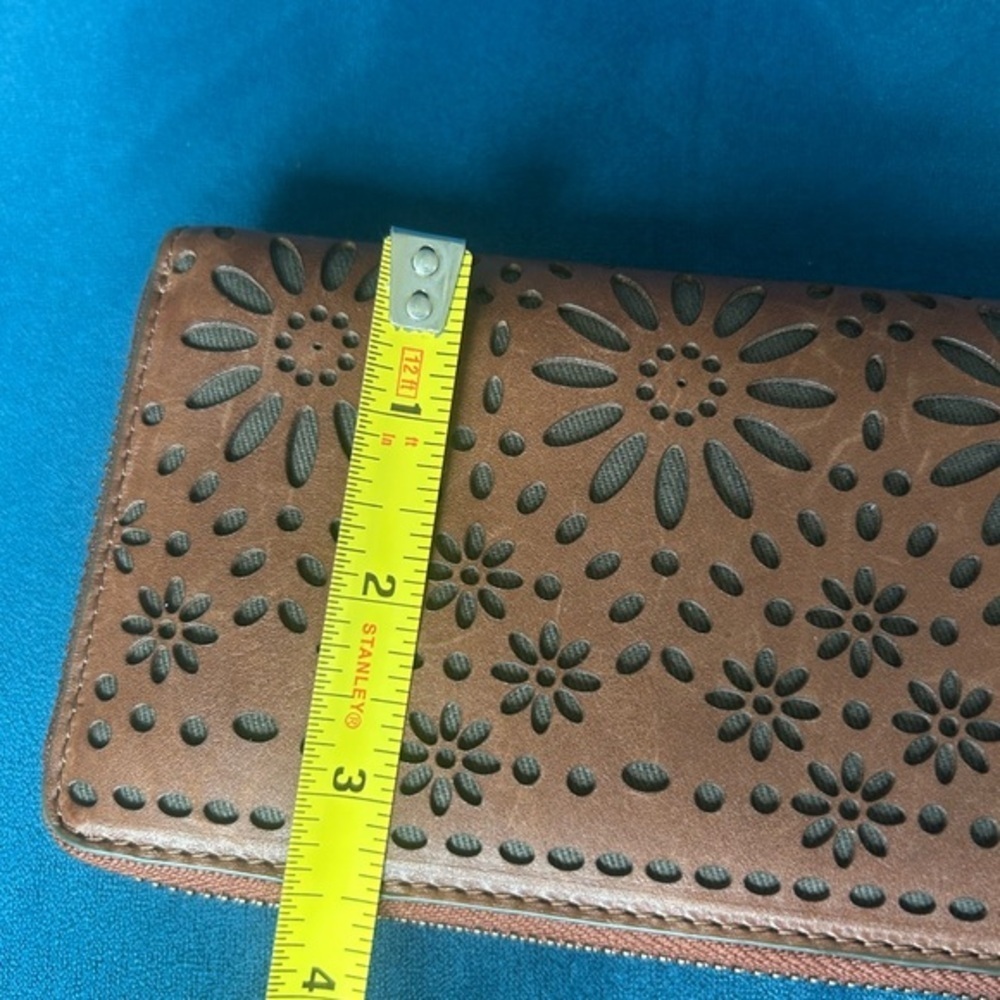 ✨NEW Leather Brown woven Floral Cutout Women's Wallet - Picture 11 of 11